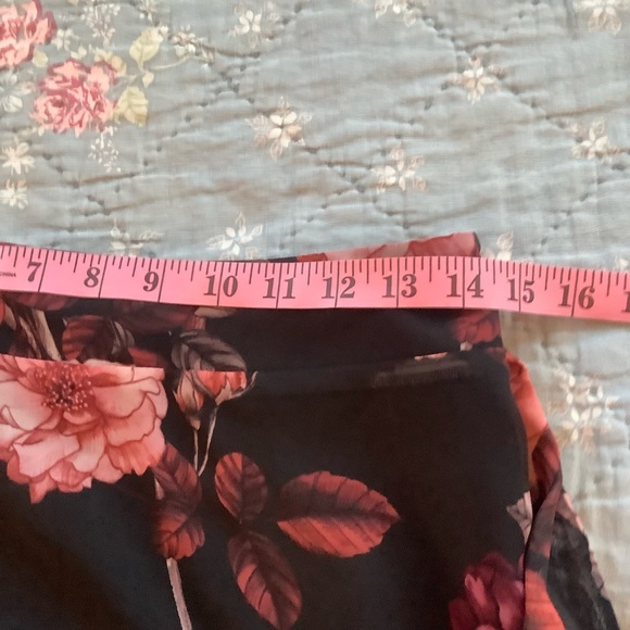 Marciano Black Floral Belted Lined Wrap Skirt Size 0 Asymmetrical Side Zip - Picture 9 of 9